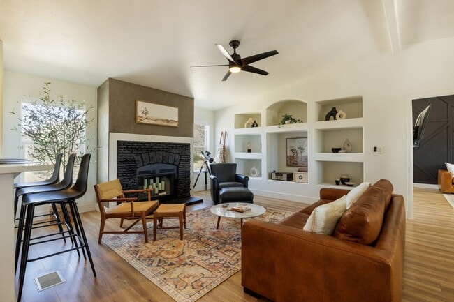 Building Photo - Beautiful 5 Bedroom 4 Bathroom with AMAZING VIEWS!!