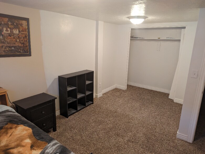 Building Photo - 1489 N 400 W