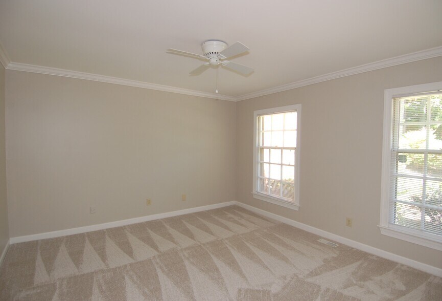 Building Photo - 926 Blenheim Dr