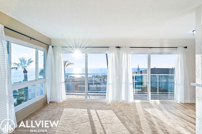 Building Photo - Stunning Ocean Views! 1 Bedroom Condo Avai...