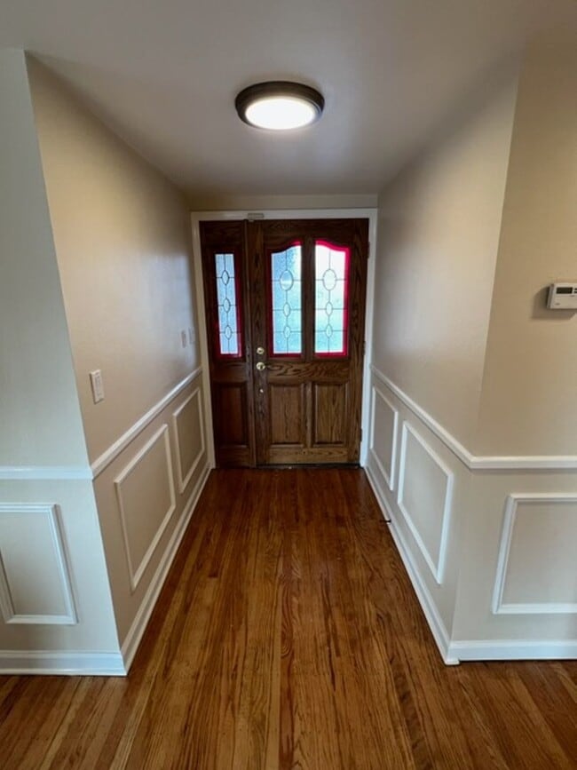 Building Photo - SPACIOUS 4 BEDROOM HOME IN SOUTH SALINAS