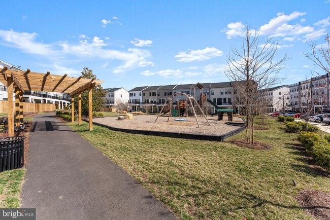 Building Photo - 43421 Farringdon Sq