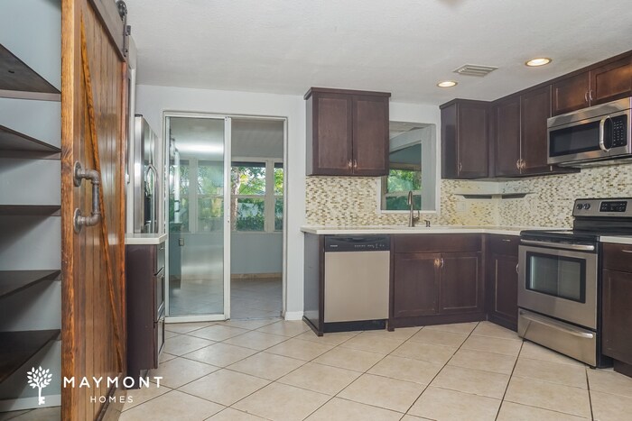 Building Photo - 1328 Karen Dr
