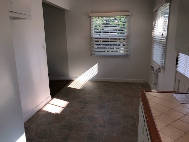 Dining Area - 4439 Lakeside Dr
