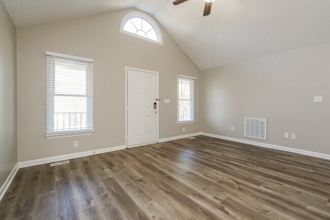 Building Photo - 3007 Brittany Dr