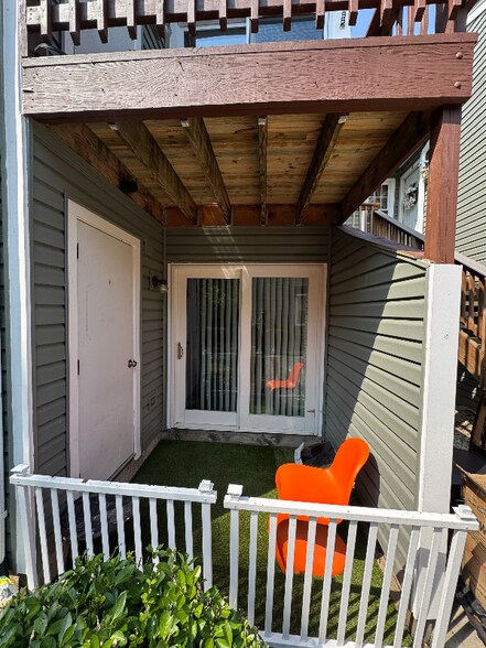 Building Photo - 5372 Bedford Terrace
