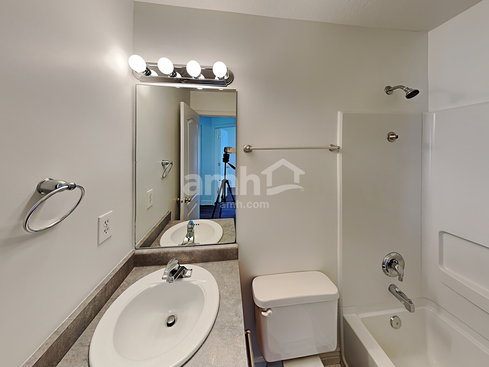 Building Photo - 72 N Cameron St