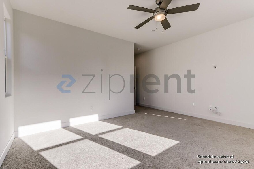 Building Photo - Unit