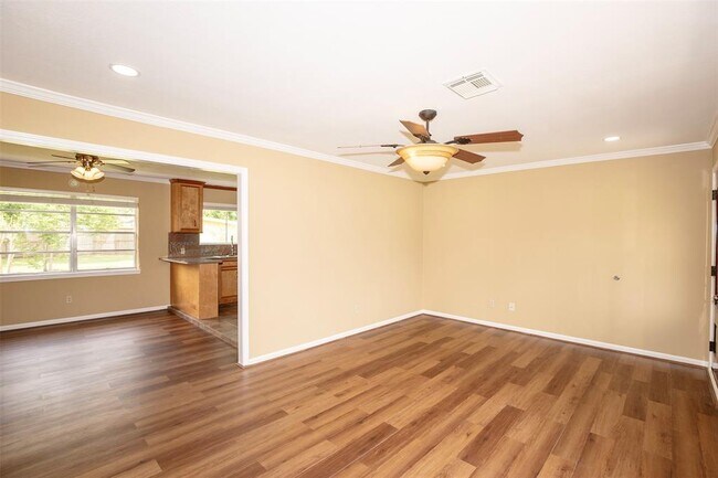 Building Photo - 2569 Cliff Dr