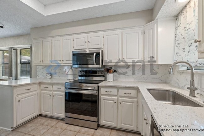 Building Photo - 2108 Winona Dr