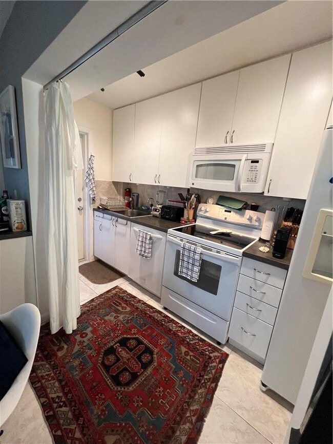 Building Photo - 2110 NE 39th St