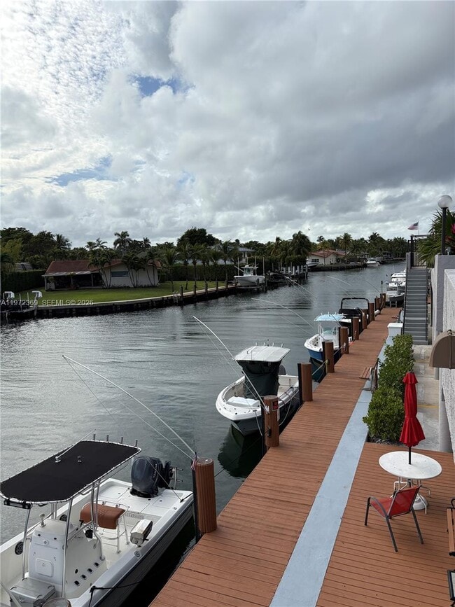 Building Photo - 2500 NE 135th St