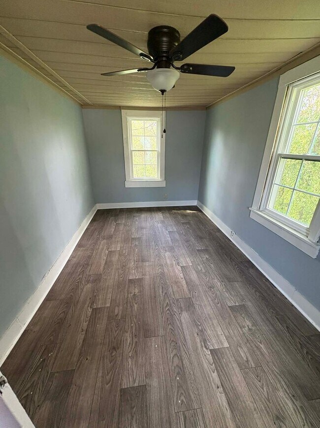 Building Photo - 205 - 205A