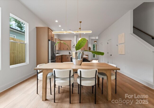 Building Photo - 2411 Pruitt St