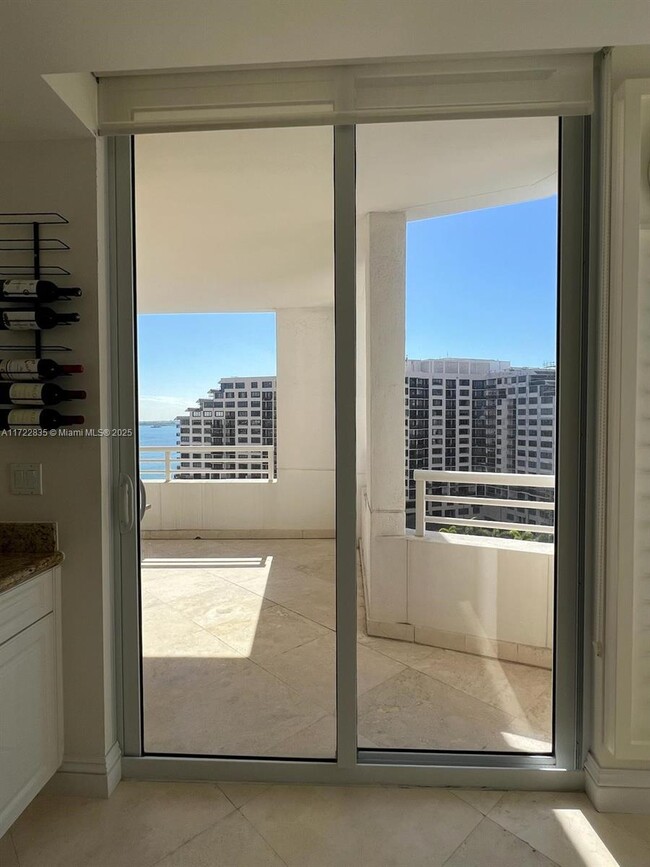 Building Photo - 848 Brickell Key Dr