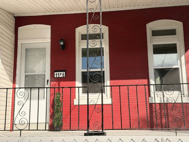 Building Photo - 1116 William St