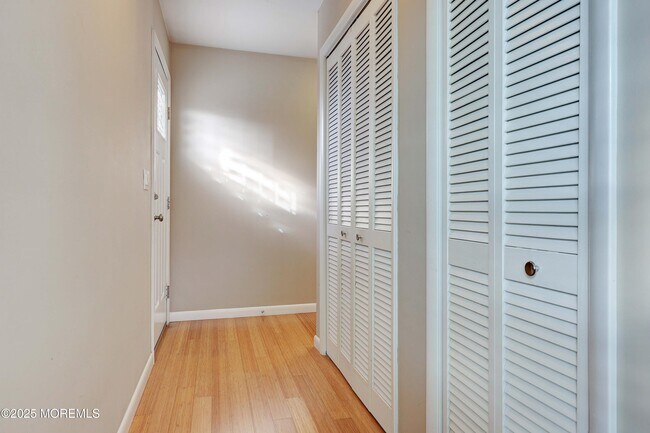 Building Photo - 41 Longpoint Dr