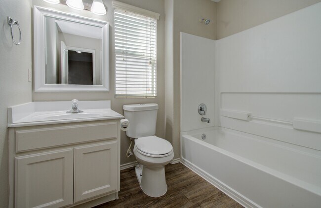 Building Photo - 16830 Mammoth Springs Dr
