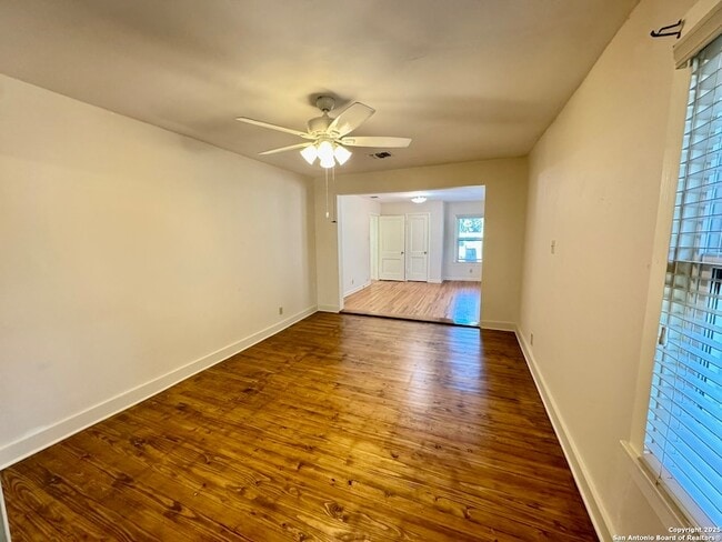 Building Photo - 207 E Terra Alta Dr