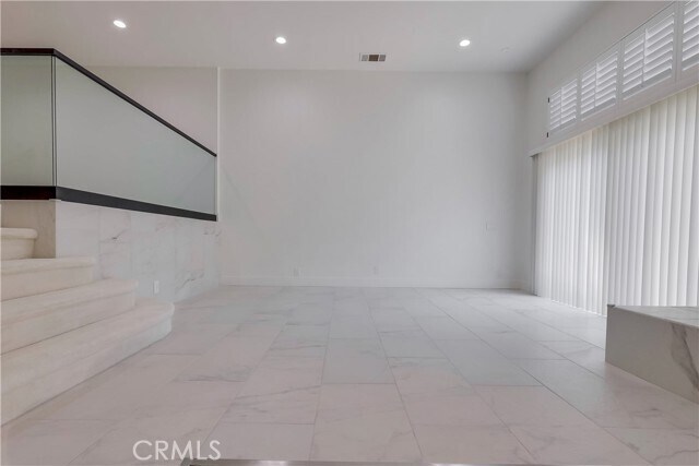 Building Photo - 10 Stardust