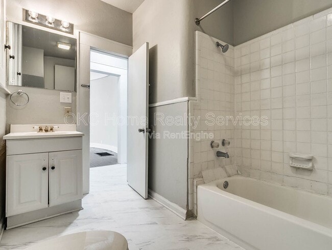 Building Photo - 1740 NW 11th St