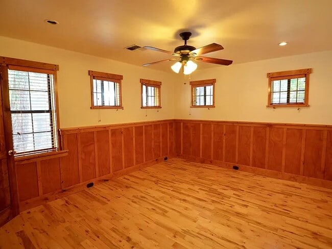 Building Photo - Your Dream Home Awaits! Available in June!