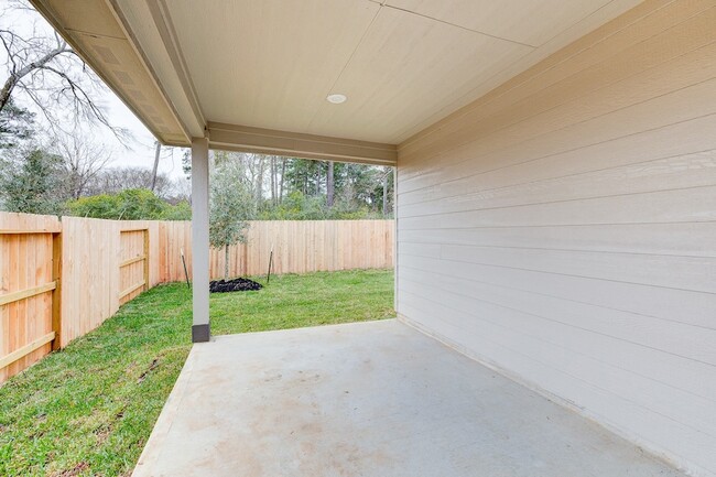 Building Photo - 18087 Martin Pines Dr