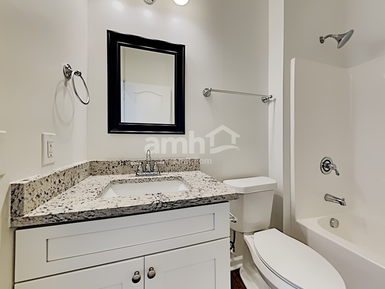 Building Photo - 128 Satur Dr