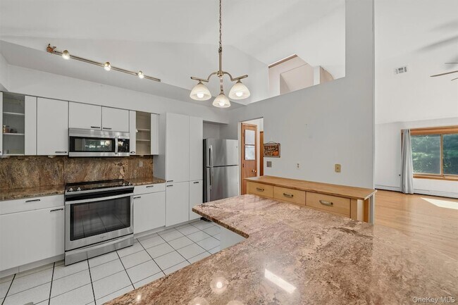 Building Photo - 383 NY-32