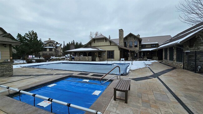 Building Photo - Wonderful Furnished 3 Bedroom & 2 Bathroom...
