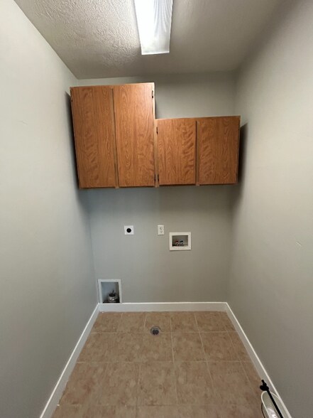 Building Photo - 2768 Augusta Dr