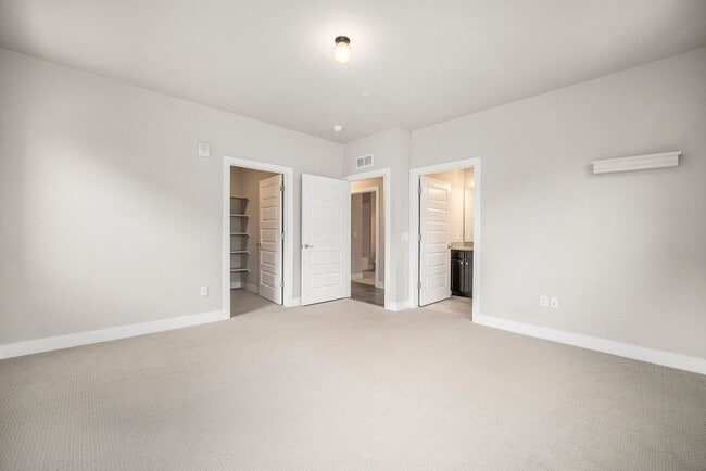 Building Photo - Amazing WesTown Condo with Garage Availabl...