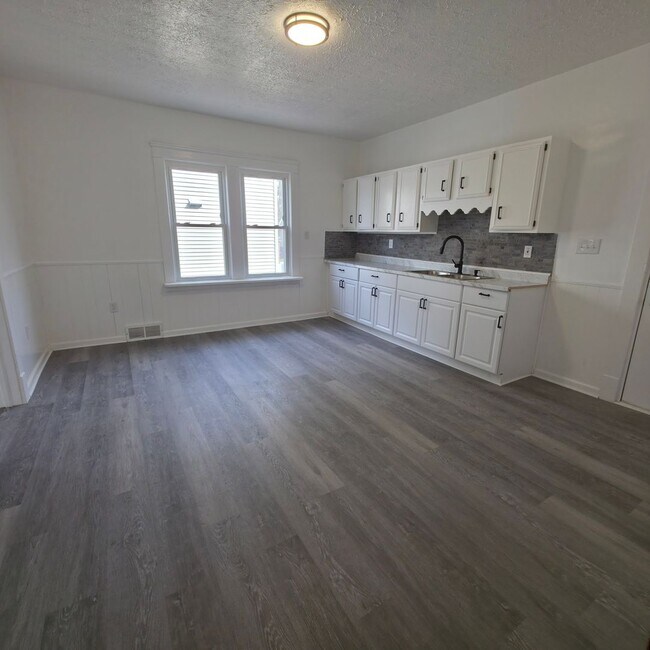 Building Photo - 6514 Gertrude Ave