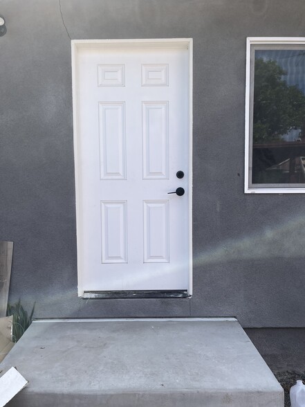 Front door - 432 W Raymond St