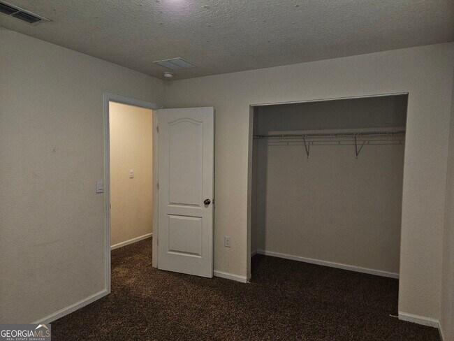 Building Photo - 137 Teakwood Dr