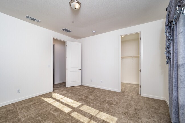 Building Photo - 9037 Summit Ln