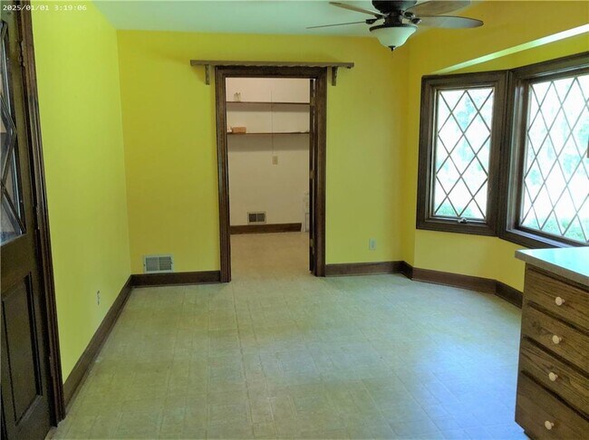 Building Photo - 1431 Chambers Rd
