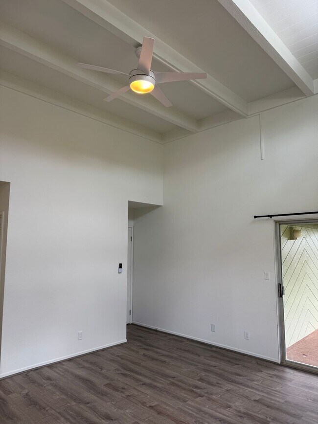 Building Photo - U23A
