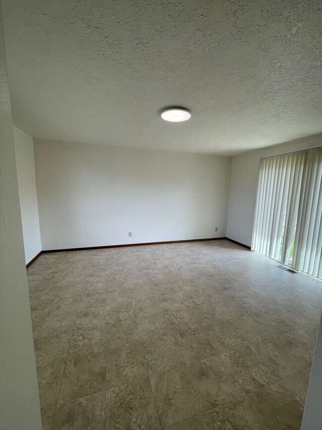 Building Photo - 3 bed 1.5 bath Home in Salem