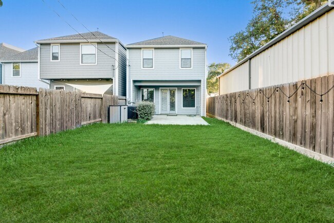 Primary Photo - Beautiful Home Right on Durham Drive!