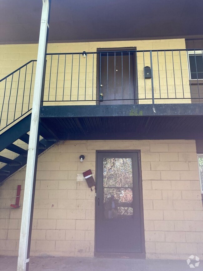 Building Photo - 2 Bed 1 Bath Apartment Rental in Parkview ...