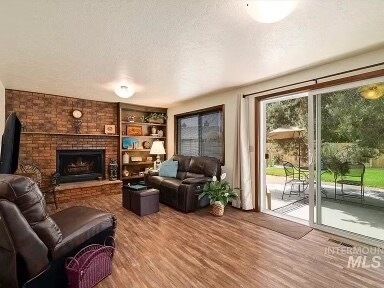 Family room - 8978 Austin St