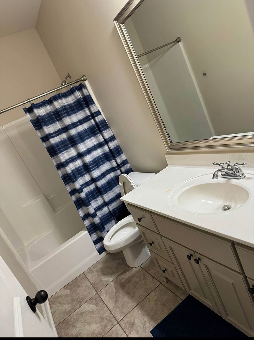 Building Photo - 28292 Lake Lery Dr