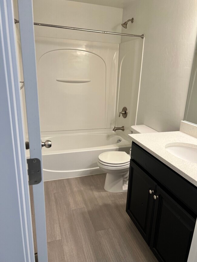 Building Photo - Bluffdale Townhouse