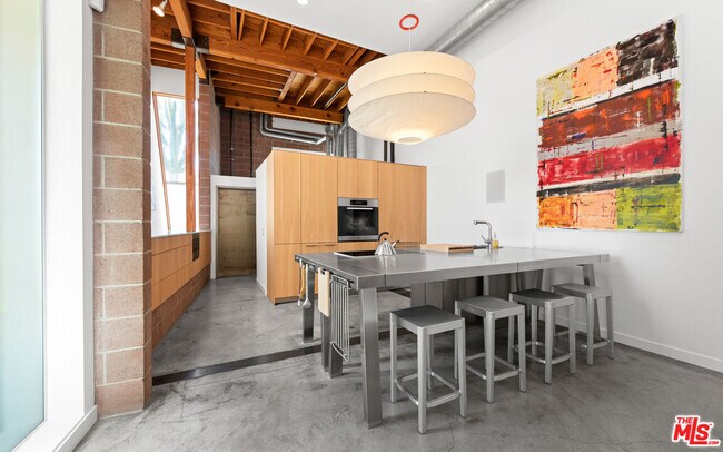 Building Photo - 503 San Juan Ave