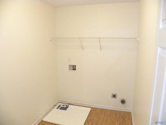 Building Photo - 409 Jasmine Dr