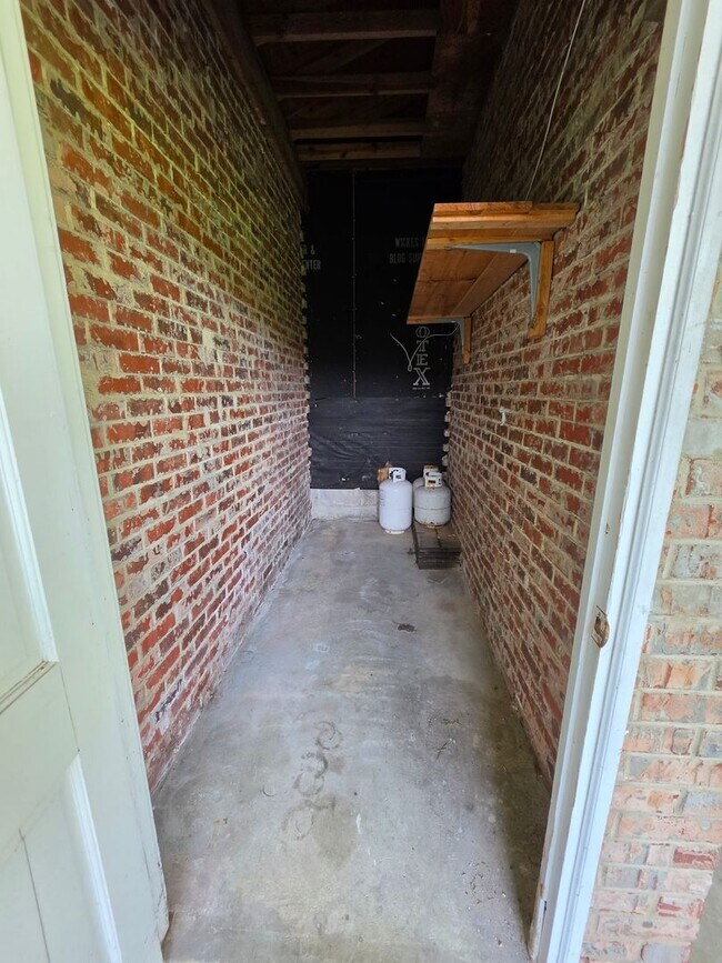 Building Photo - 318 Jasper Ln