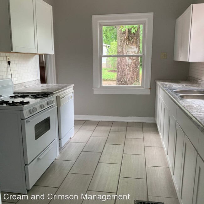 Building Photo - 4 br, 2.5 bath House - 800 North Lincoln