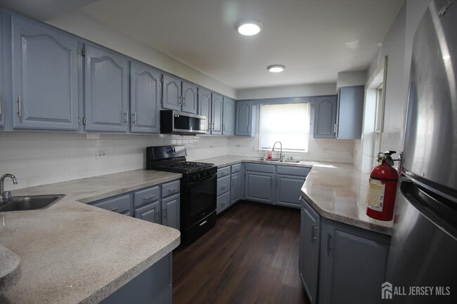 Building Photo - 417 Elmer St