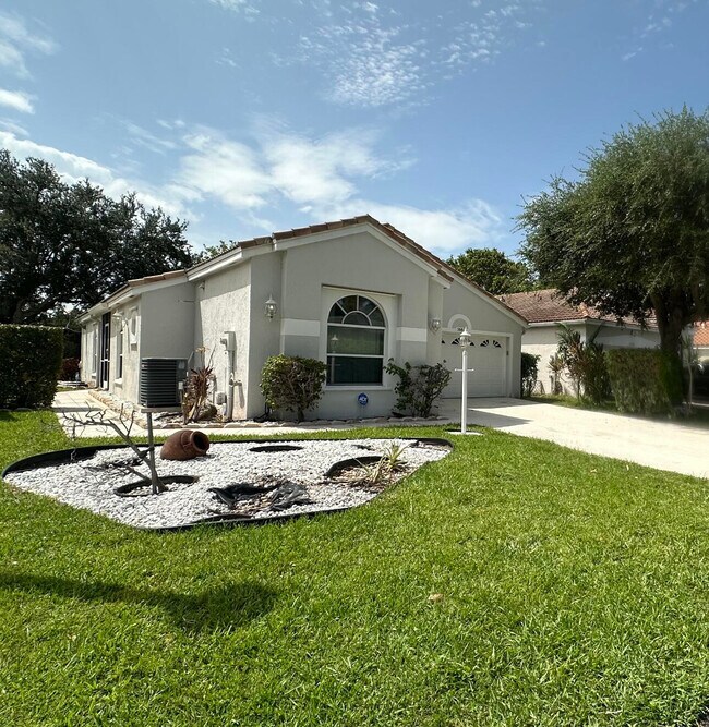 Building Photo - 166 Woodlake Cir